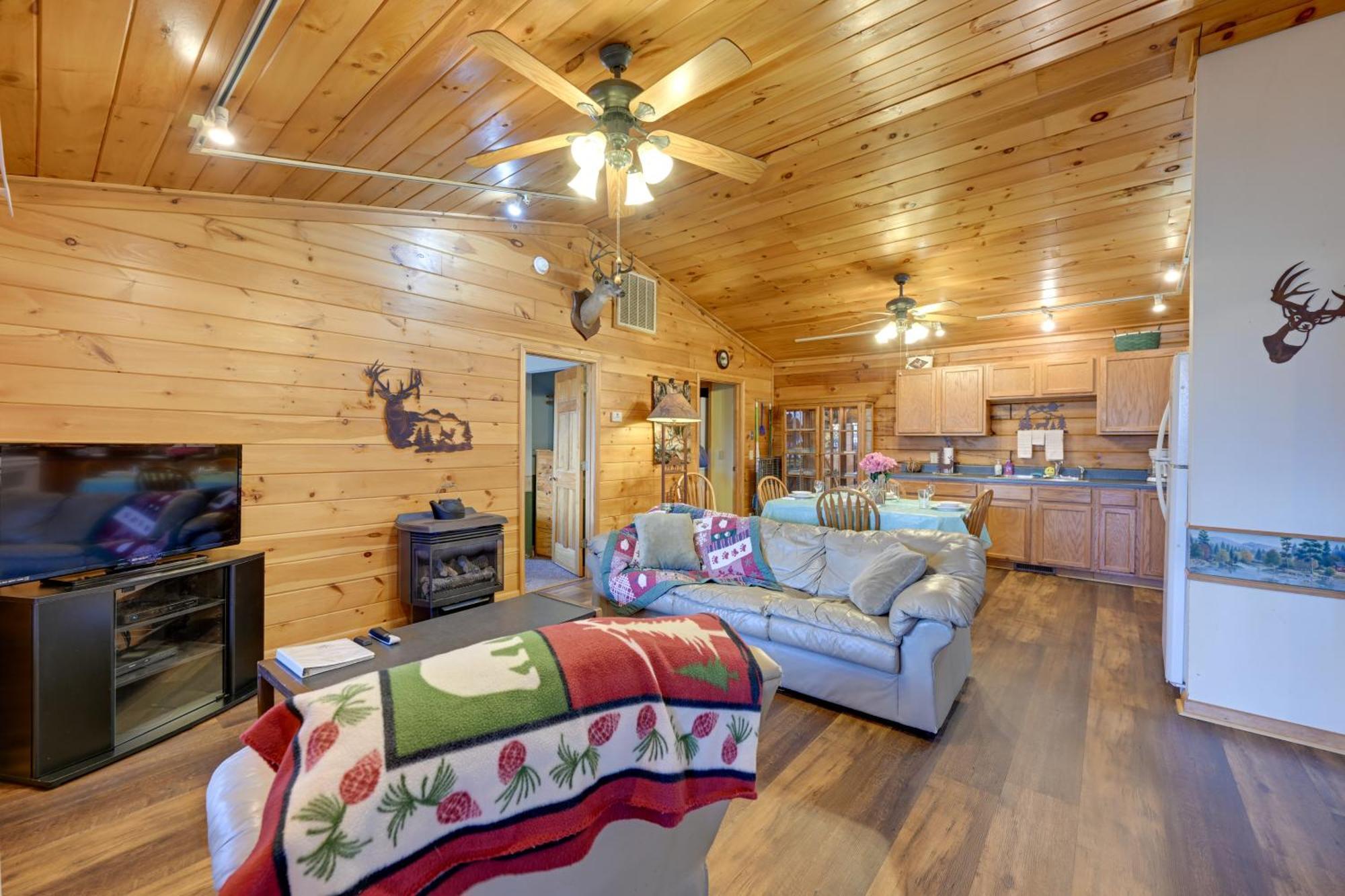 Cozy Deer Glen Cabin With Private Hot Tub And Porch! Bryson City Exteriör bild