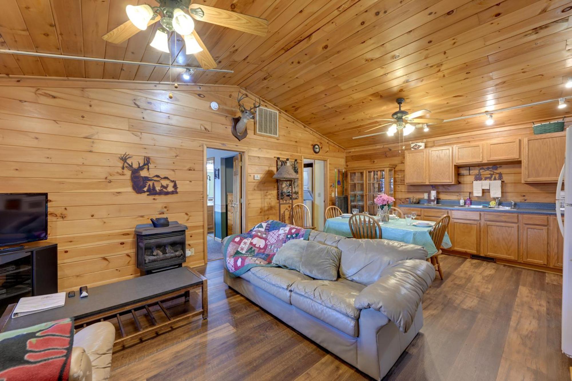 Cozy Deer Glen Cabin With Private Hot Tub And Porch! Bryson City Exteriör bild