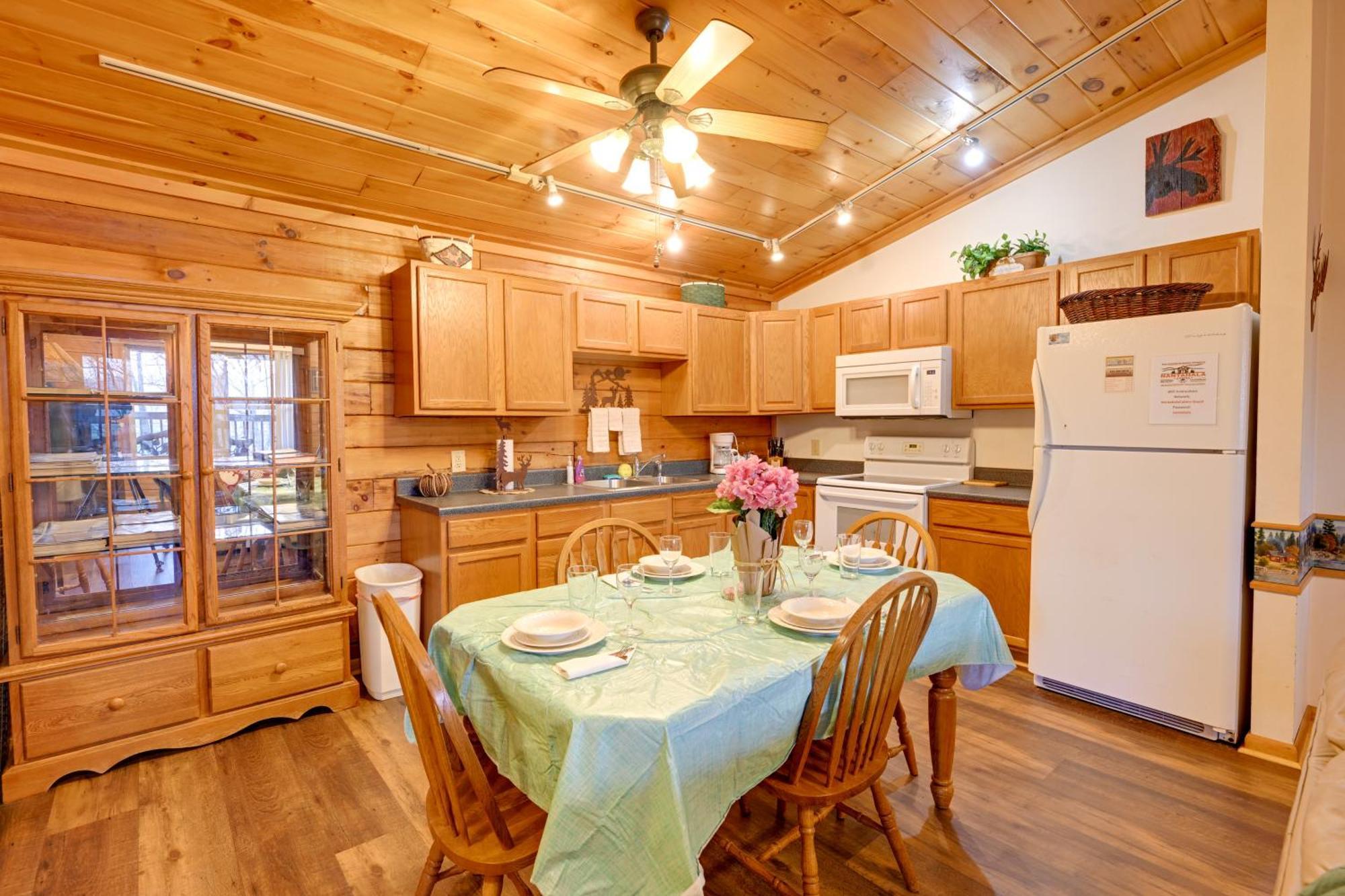 Cozy Deer Glen Cabin With Private Hot Tub And Porch! Bryson City Exteriör bild